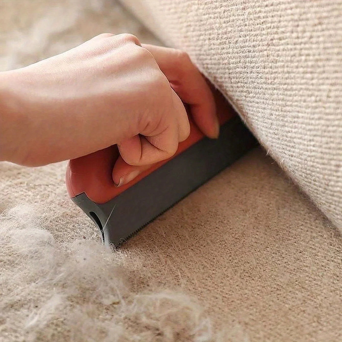 Effective Portable Plastic Pet Hair Remover Brush for Cats and Dogs Gently Shaves Wool and Cleans Fur for a Neat Home